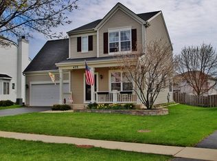 475 W Savoy Dr, Round Lake, IL 60073