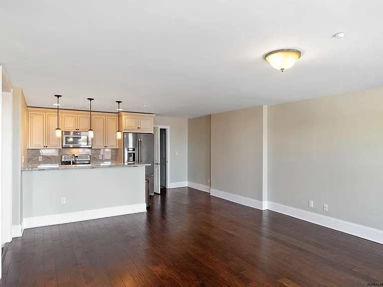 510 Broadway St #3H — Photo 6