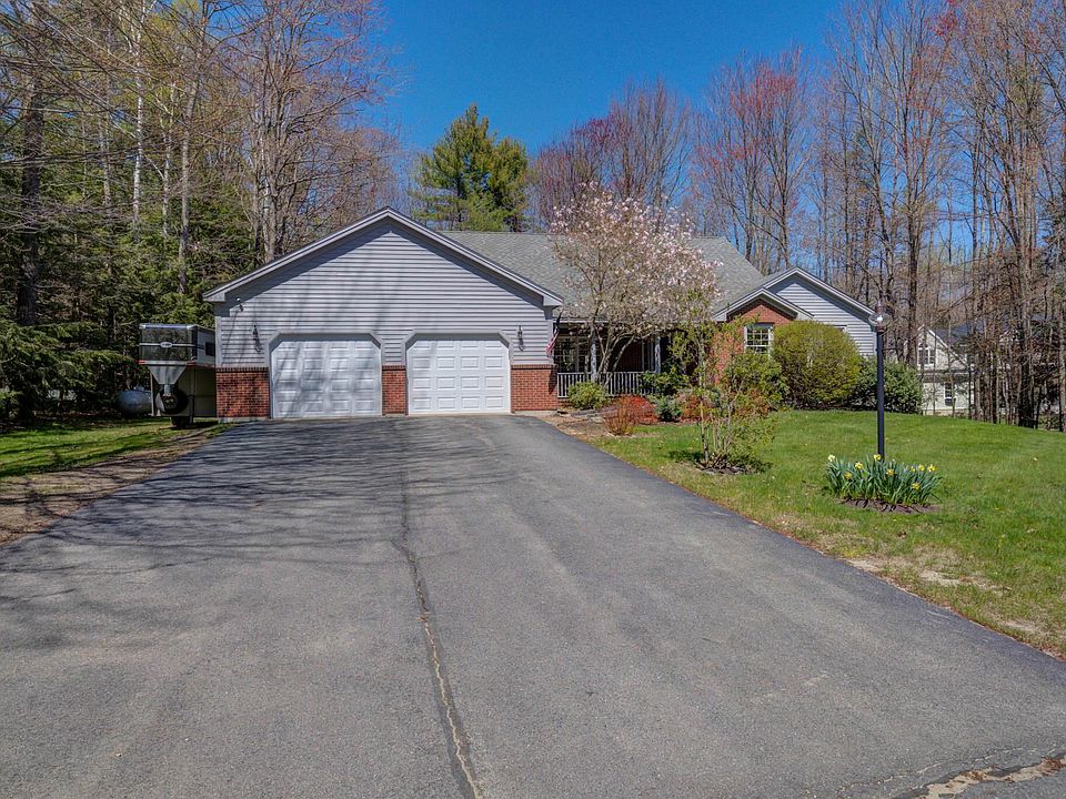 1st image of 8 Terison Dr