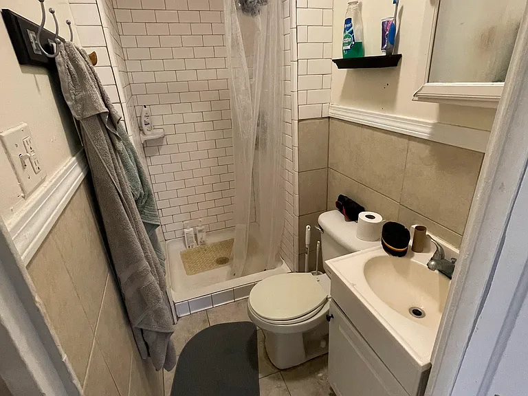 52 Dennis Ave — Photo 6