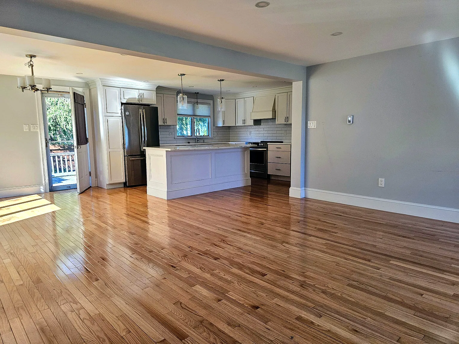 3 bed, 1196 sqft, $3,500 — Photo 4