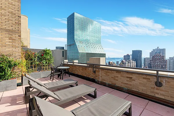 Sold by Compass | media 16