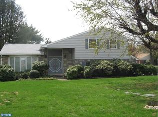 1010 Milkweed Ln, Huntingdon Valley, PA 19006