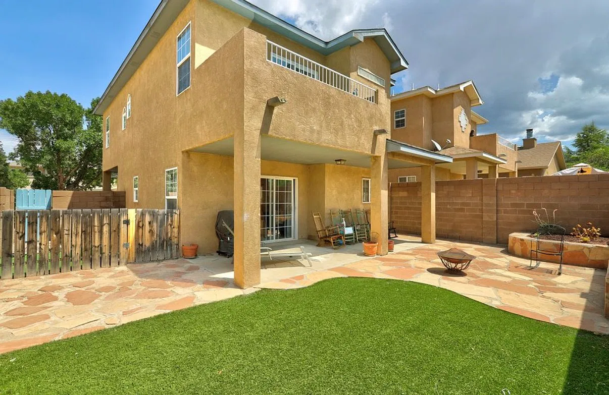 4 bed, 2.5 bath, 1911 sqft, $2,700 — Photo 2