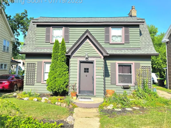 24 Utica Rd, Pontiac, MI 48341