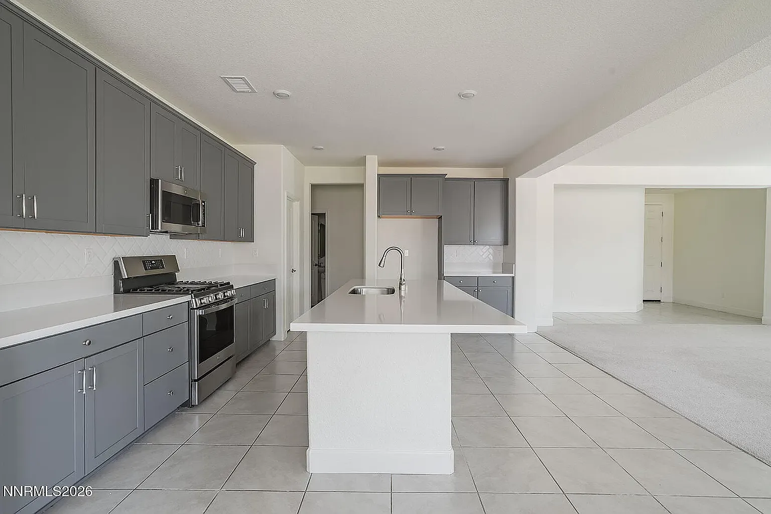 4 bed, 2306 sqft, $3,100 — Photo 2