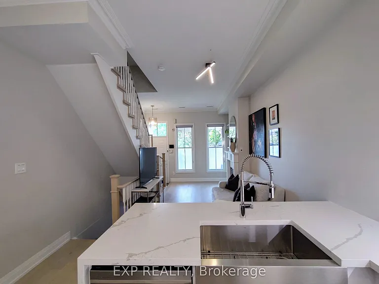 601 Adelaide St W — Photo 4