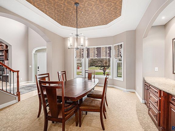 3rd image of 2212 W Cherrywood Cir