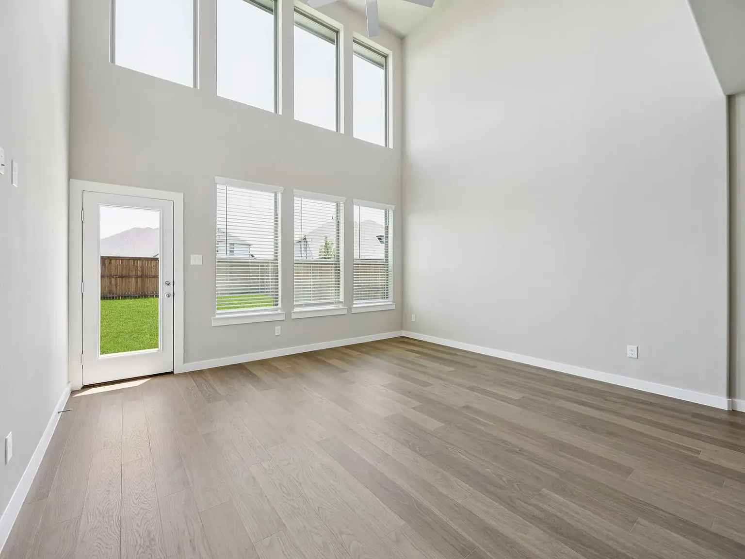 4 bed, 2.5 bath, 2280 sqft, $2,690 — Photo 4