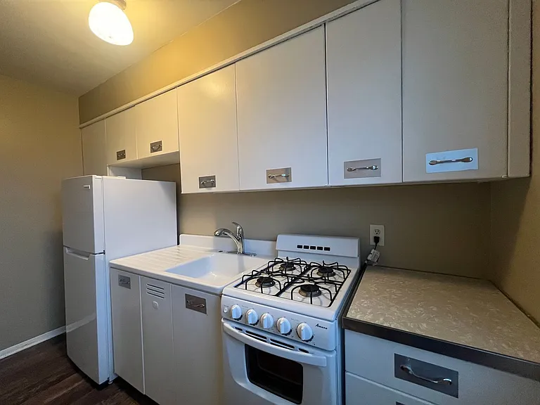 1573 Hartford Ave — Photo 24
