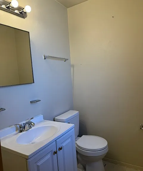 Half Bathroom, Master bdrm