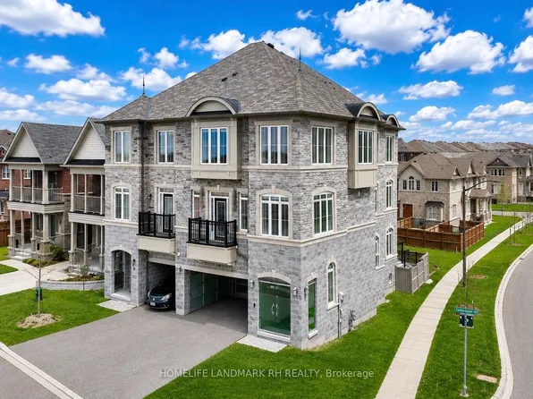 11 Lorne Glen St, Markham, ON L6C 2N6