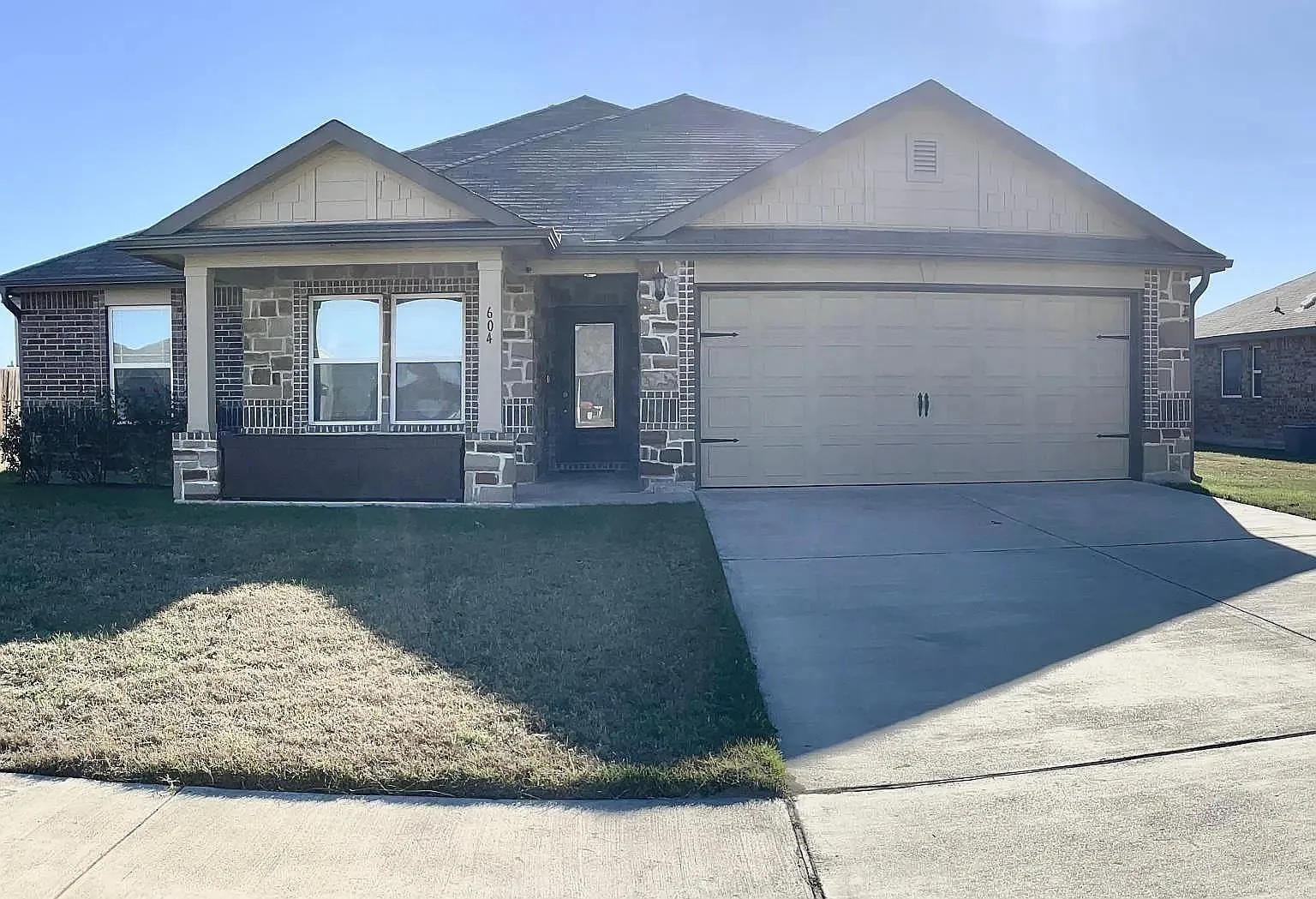 4 bed, 2.0 bath, 1813 sqft, $1,800 — Photo 1