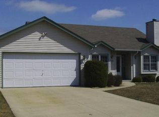 1090 E Sommers Dr, Oak Creek, WI 53154