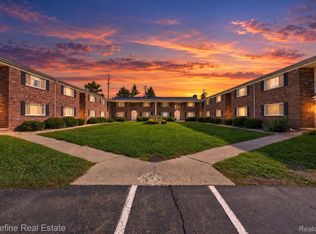 31831 Grand River Ave Unit 92, Farmington, MI 48336