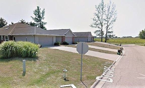 2nd image of 3155 Dover Ln