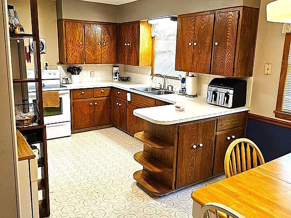 5th image of 821 E Kirwin Ave