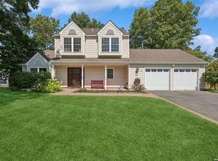 31 Pine Rd, Coram, NY 11727