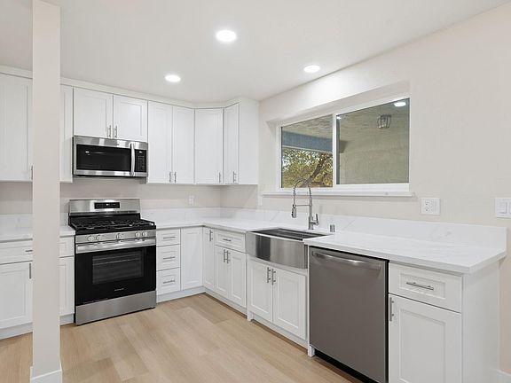5th image of 3436 Davis Dr