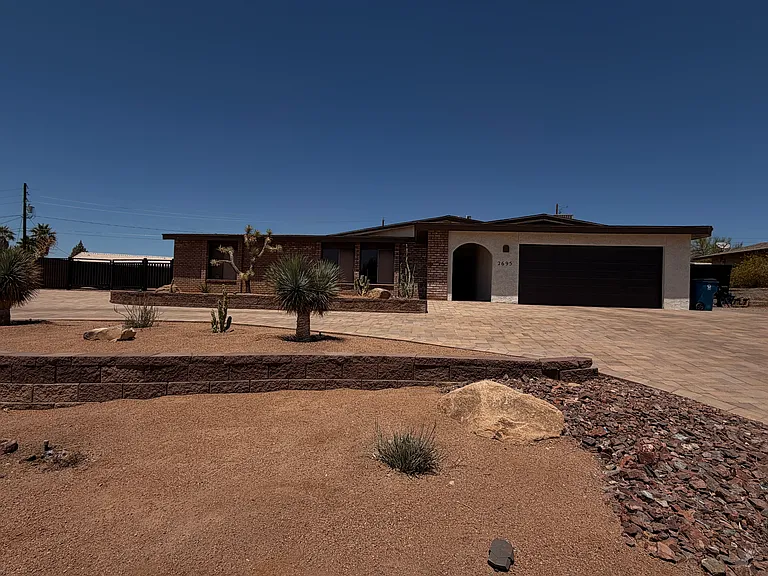 2695 Daytona Ave — Photo 1