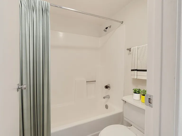 Tesoro Apartments — Photo 38