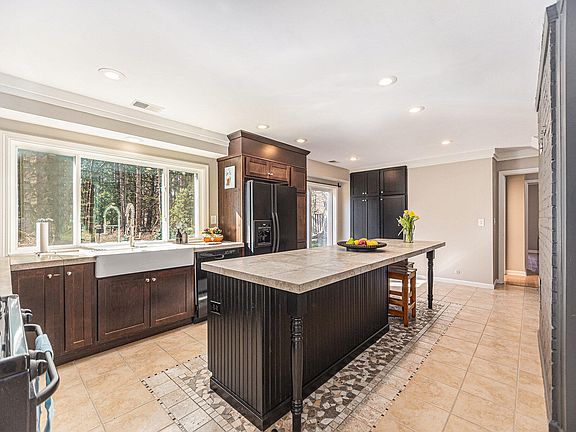 3rd image of 15097 Lakeshore Dr