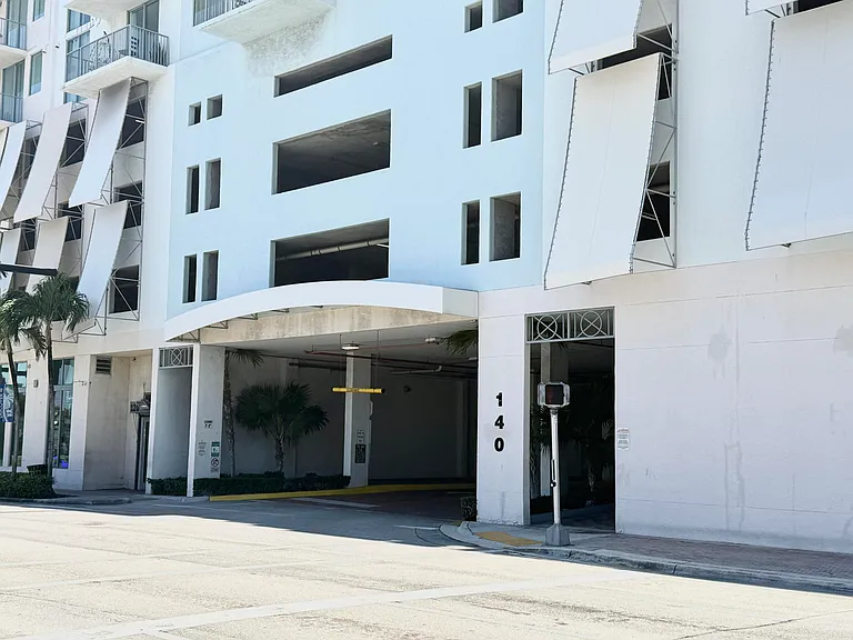 140 S Dixie Hwy #813 — Photo 3