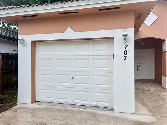 4th image of 707 SE 14TH Avenue
