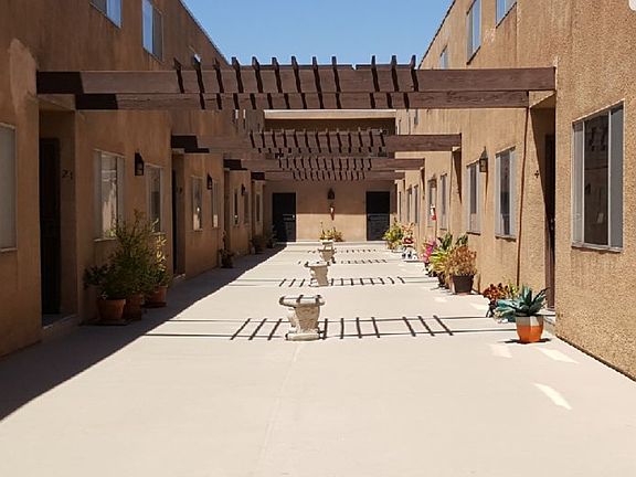 BreezeWay- Walk up to front door