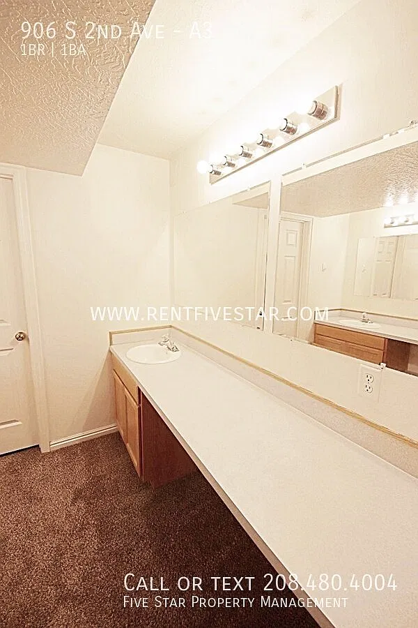 Student Housing Male Room — Photo 4