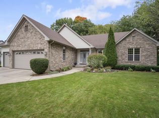 W144N10010 Sun Valley Trl, Germantown, WI 53022