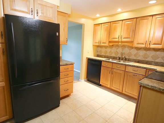 5th image of 804 Cottingham Dr