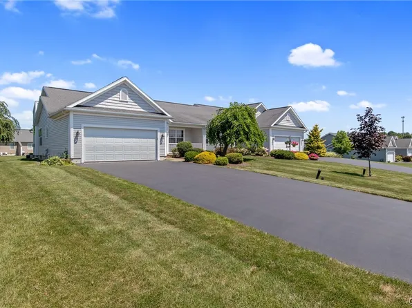 3772 Pegasus Cir, Syracuse, NY 13209