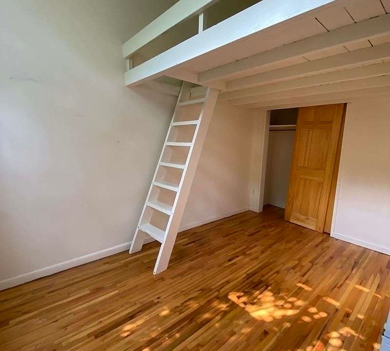 2nd image of 125 W 81st St #1A11