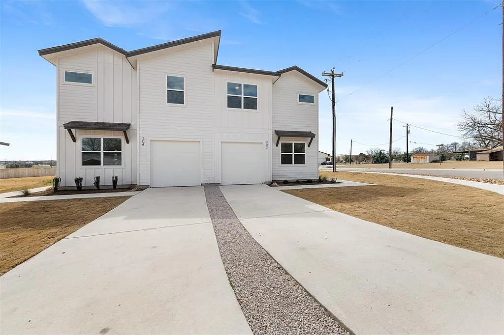 4 bed, 1657 sqft, $2,200 — Photo 3