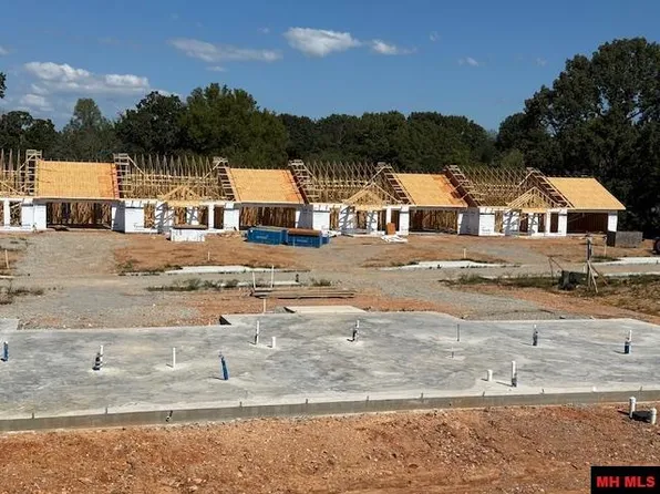 2002 Silver Bay Ct, Mountain Home, AR 72653