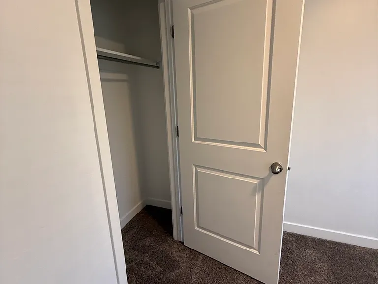 946 E Thunderbolt Ct — Photo 12