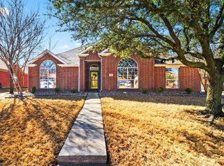 916 Abbots Ln, Denton, TX 76205