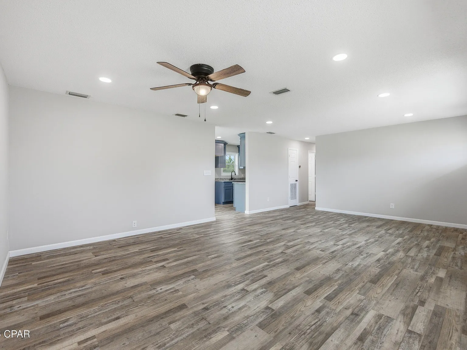 3 bed, 1140 sqft, $1,800 — Photo 2