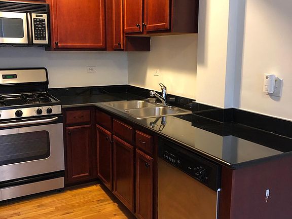 3rd image of 4717 N Malden St