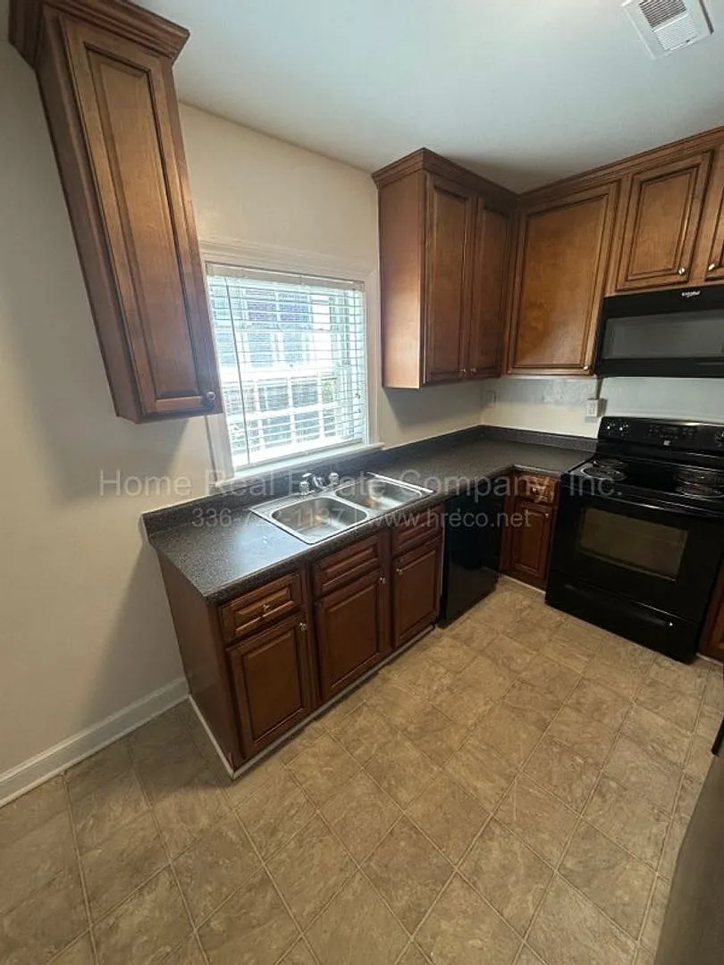 Colonial Arms Apartmenst | 807 West End Blvd Apt C-10 — Photo 1
