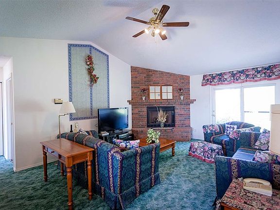 3rd image of 717 Garden Pl