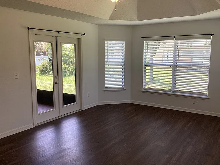 1424 Mistflower Ln — Photo 9