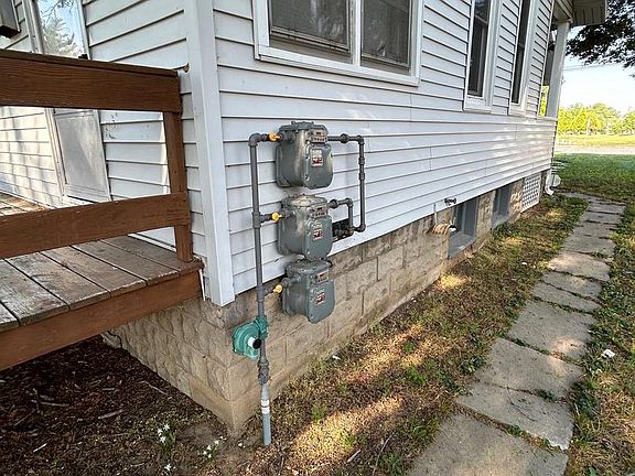 3rd image of 742 S State St