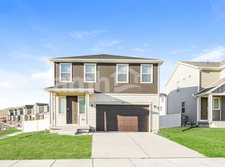 1323 W Mahogany St, Saratoga Springs, UT 84045