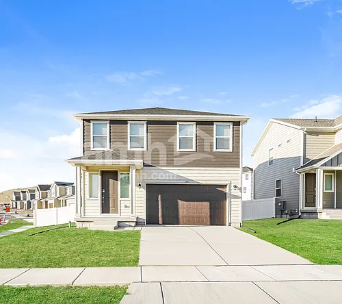 1323 W Mahogany St Photo 1