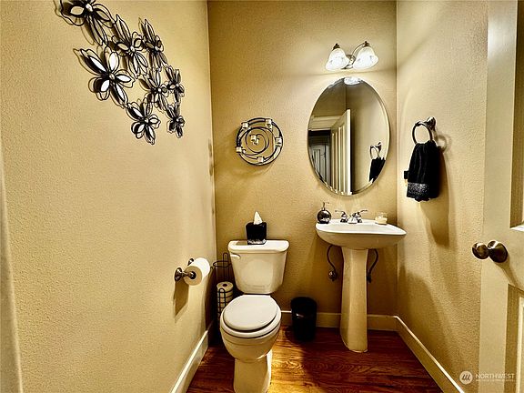 5th image of 4227 Cashmere Drive NE