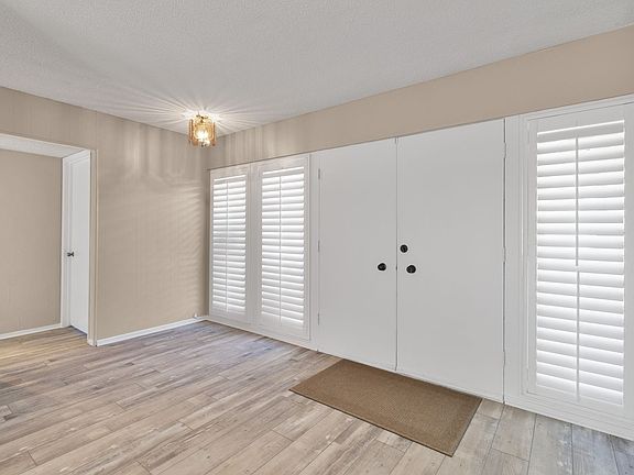 3rd image of 14236 Oxford Pl