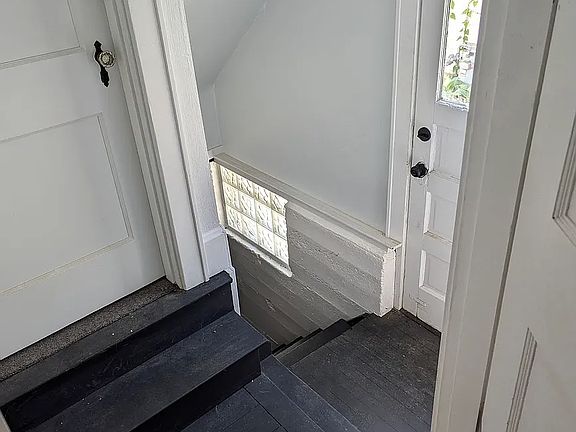 4th image of 6922 Cambridge Ave #2