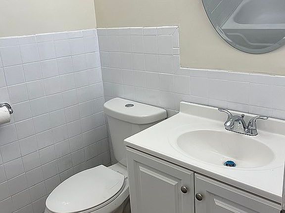3rd image of 2838 N Sacramento Ave